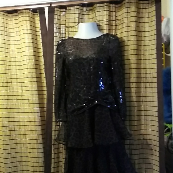 Dress - Picture 1 of 4